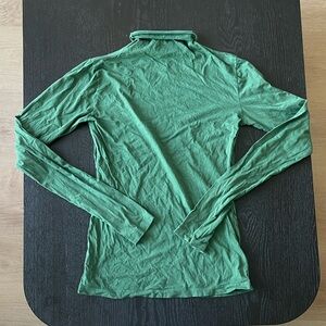 Velvet by Graham & Spencer Green Long Sleeve Turtleneck Top